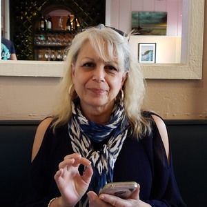 Meet your Posher, Laurie